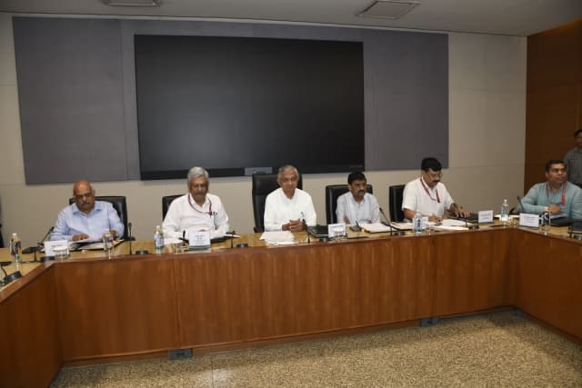 ગાંધીનગર ખાતે શ્રમ-રોજગાર મંત્રી શ્રી કુંવરજીભાઈ બાવળીયાના અધ્યક્ષસ્થાને 'કર્મચારી રાજ્ય વીમા નિગમ' (ESIC)ની ૯૪મી પ્રાદેશિક બોર્ડ બેઠક યોજાઈ