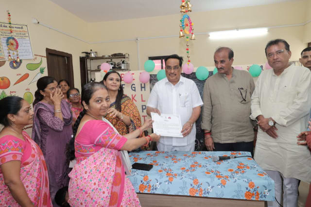 આજે નવસારી ના કાબિલપૂર ખાતે સેવા સંકલ્પ અભિયાન અંતર્ગત આંગણવાડી કેન્દ્રો ખાતે "આંગણાના ઉત્સવ" કાર્યક્રમ મા કેન્દ્રીય જળ શક્તિ મંત્રી શ્રી સી આર પાટીલજી વિશેષ ઉપસ્થિત રહ્યા