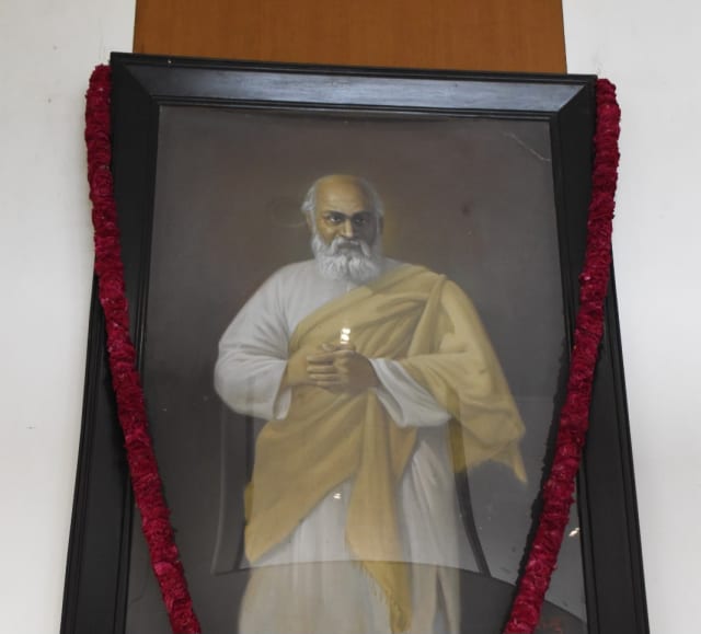 રાષ્ટ્ર માર્ગદર્શકશ્રી વિઠ્ઠલભાઈ પટેલની ૧૫૩મી જન્મજયંતિ: ગુજરાત વિધાનસભામાં તૈલચિત્રને પુષ્પાંજલિ અર્પણ કરાઈ