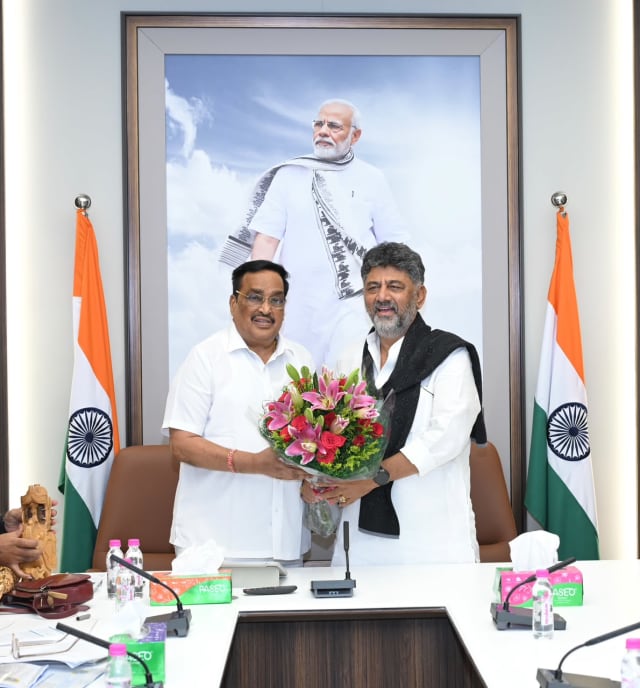 કેન્દ્રીય જળશક્તિ મંત્રી સી. આર. પાટીલની કર્ણાટકના મુખ્યમંત્રી ડી. કે. શિવકુમાર સાથે બેઠક