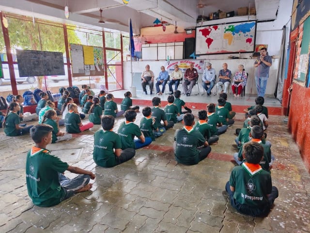 અમદાવાદમાં માનવતા ચેરીટેબલ ટ્રસ્ટ દ્વારા પિતૃઓને સામૂહિક શ્રદ્ધાંજલિ, ભજન-સત્સંગ સાથે સેવાકાર્યની અનોખી પહેલ