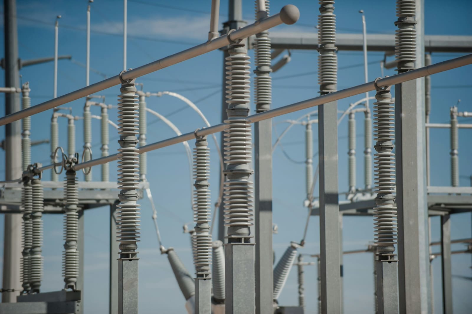 A high-voltage transmission structure.