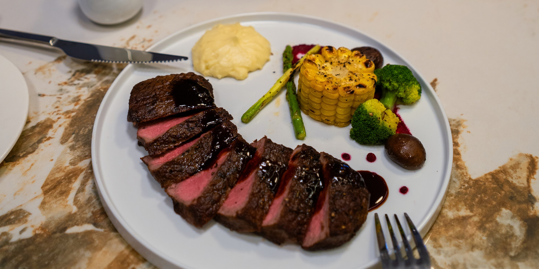 STEAK NIGHT – 1 STEAK + 1 WINE 🥩🍷