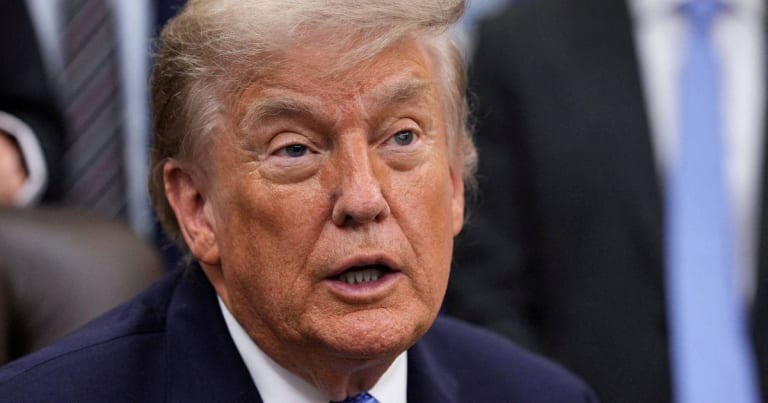 Trump apoia proibição das exportações de diesel para reduzir preços recordes