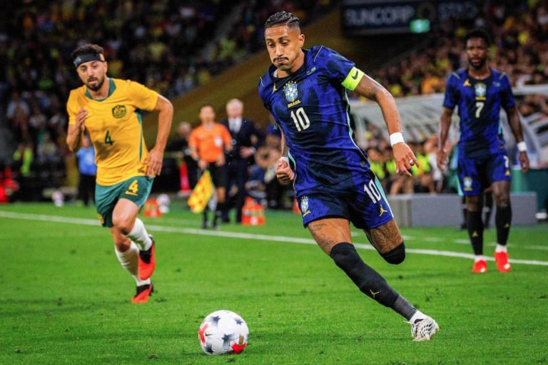 Raphinha é cortado da Seleção Brasileira após lesão muscular na coxa direita