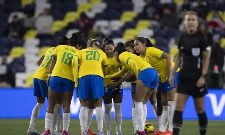 Nova lei do futebol feminino formaliza contratos e busca reduzir desigualdade salarial no Brasil
