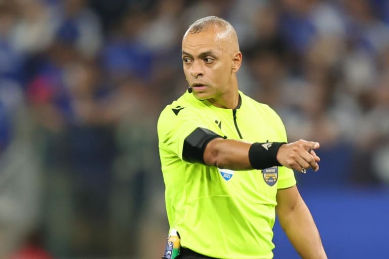 Wilton Sampaio apita Bahia x Flamengo com histórico favorável ao Rubro-Negro