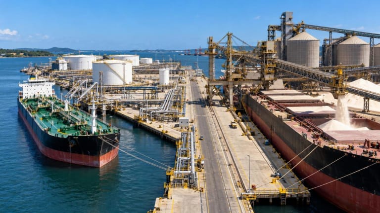Portos brasileiros programam exportação de cento e três milhões de litros de etanol com liderança de Santos
