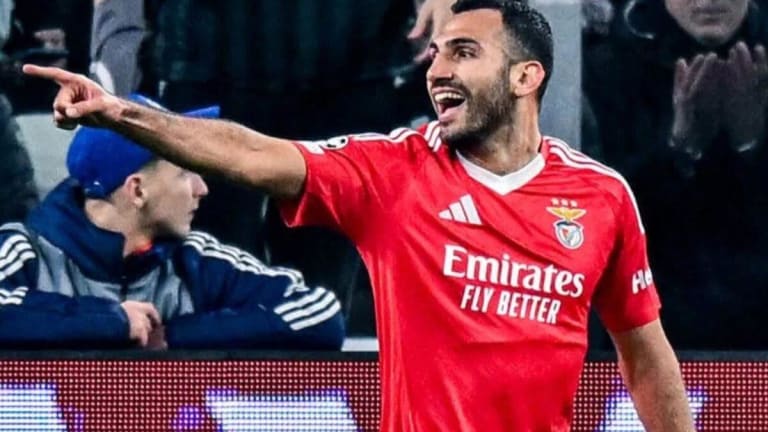 Tottenham trava em negociação por Pavlidis devido a multa rescisória milionária do Benfica