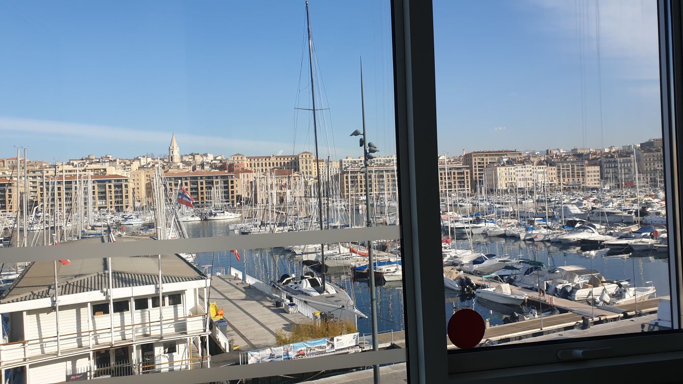 vue sur le vieux port un beau matin de mars depuis Now Coworking