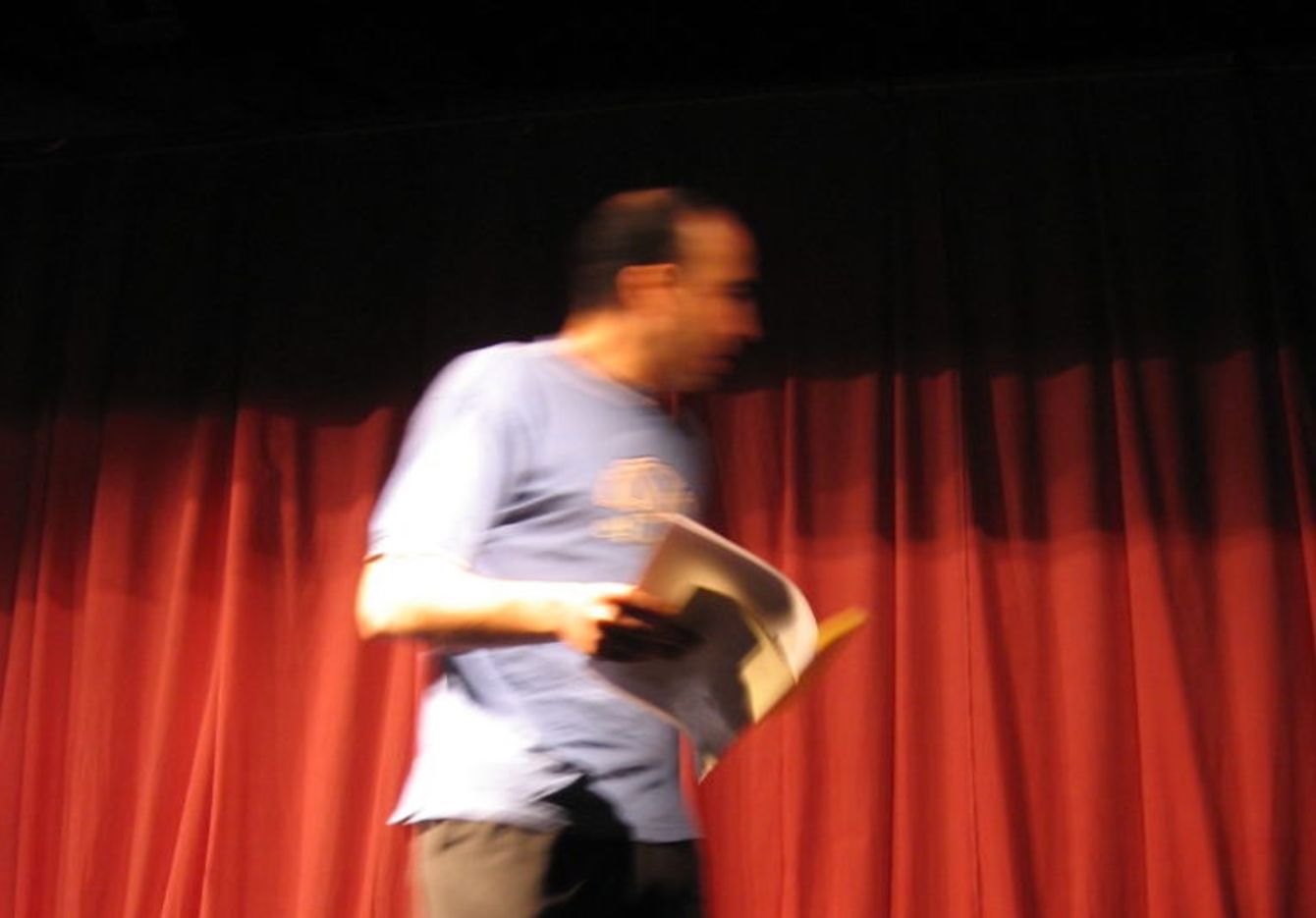 Comédien répétant sa scène