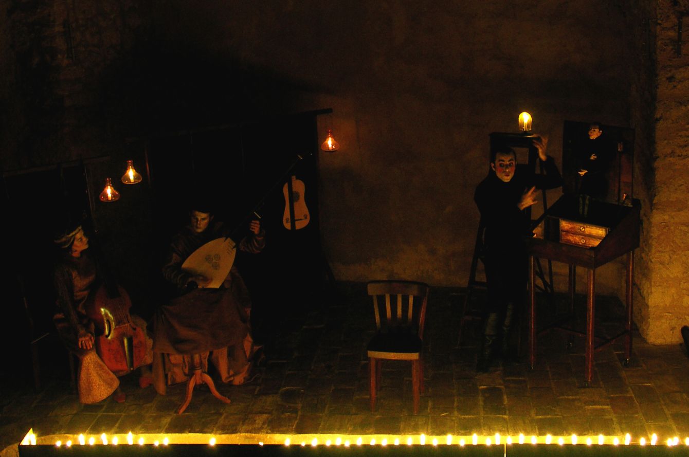 éclairage de la scène à la bougie