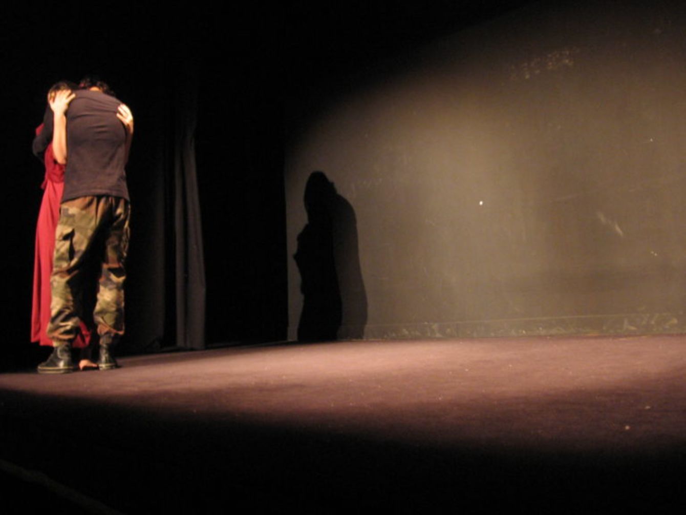 Comédiens jouant sur scène