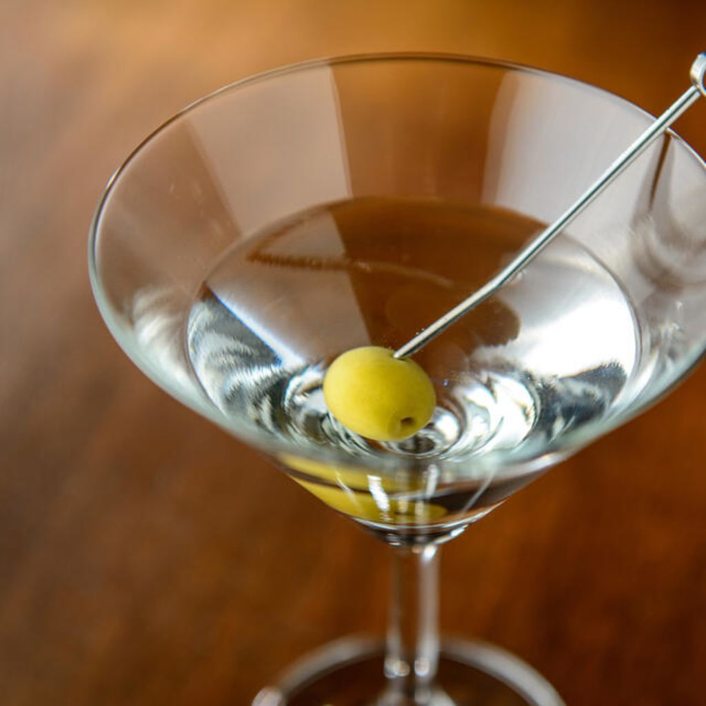 マティーニの作り方とは？007のジェームス・ボンドが愛するカクテルの王 Zehitomo Journal