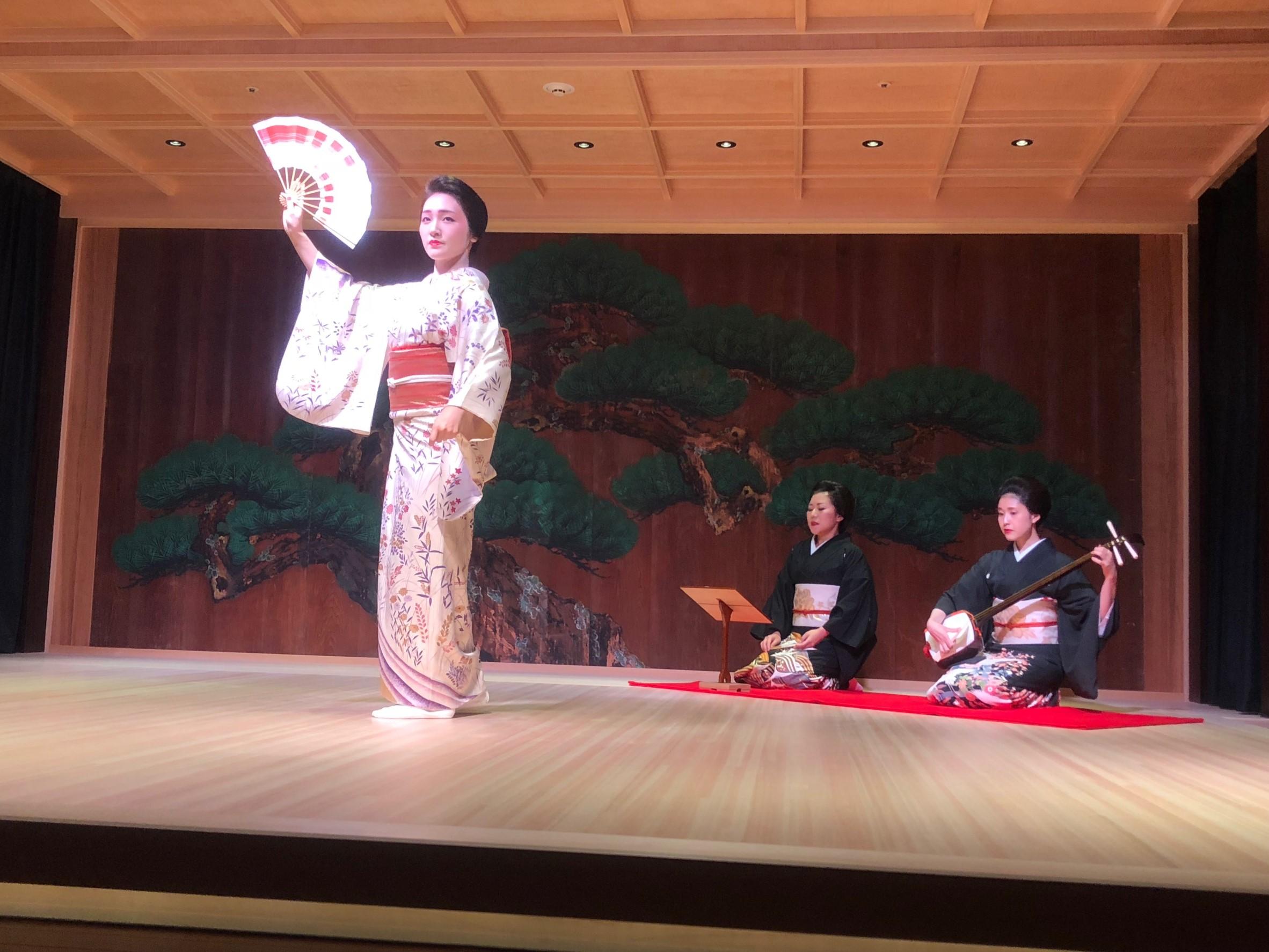 日本舞踊稽古場 花柳 喜衛文華 東京都中央区 ゼヒトモ 日本舞踊稽古場 花柳 喜衛文華 東京都中央区 ゼヒトモ