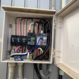 彩屋 -irodori ya- 総合工事業