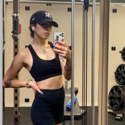 Momo ボディメイクモチベーター、ダンサー