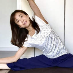 『ヨガトレーナー✖️素肌美カウンセラー』二階堂智香子