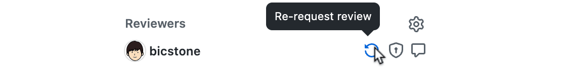 GitHub のスクリーンショット。プルリクエスト詳細ページの Reviewers において "Re-request review" というボタンが表示されており、クリックできる。