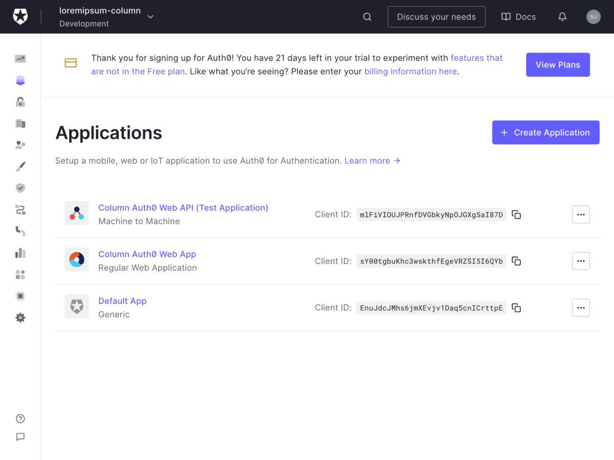 Auth0のApplicationsのページです。ページの右上に「Create Application」リンクが表示されています。