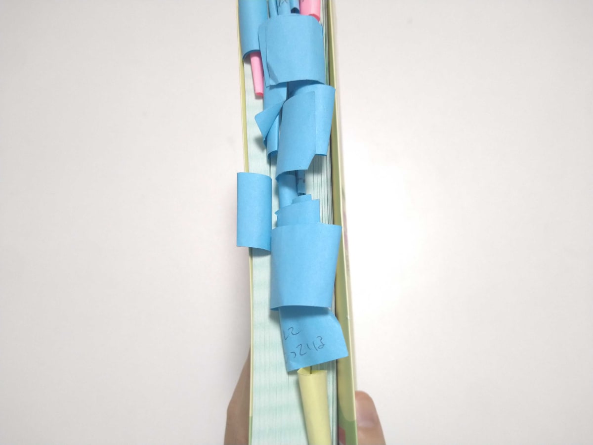 付箋がたくさんついた教本