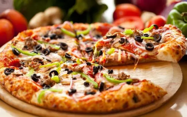 Brooklyn-Style Round Meat Lovers Pizza Pie Brooklyn-Style Round Meat Lovers Pizza Pie