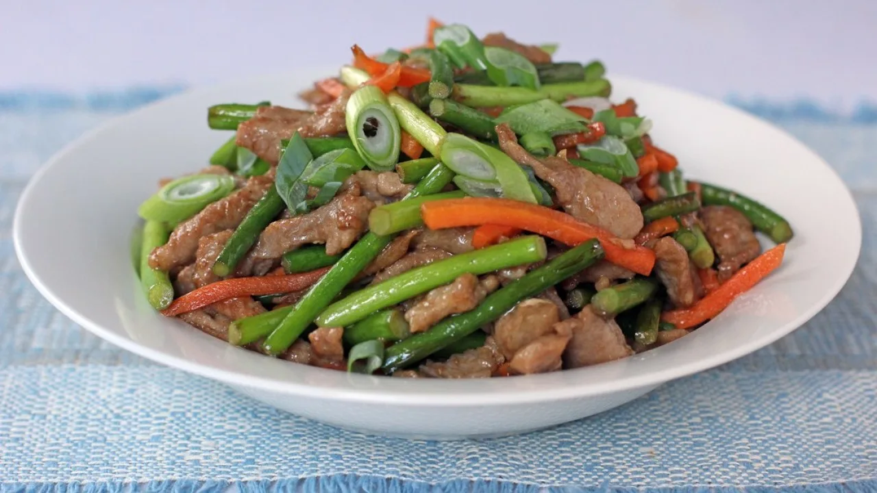 Sliced Pork with Garlic Stem