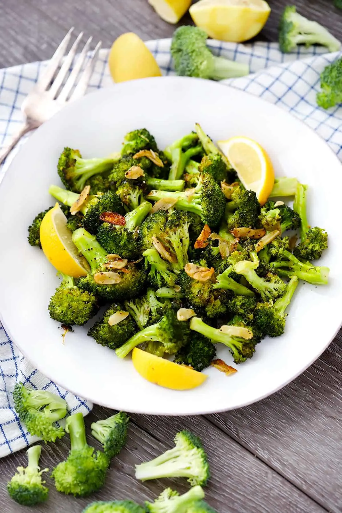 Steamed Broccoli Florets with Sea Salt and Roasted Garlic Steamed Broccoli Florets with Sea Salt and Roasted Garlic