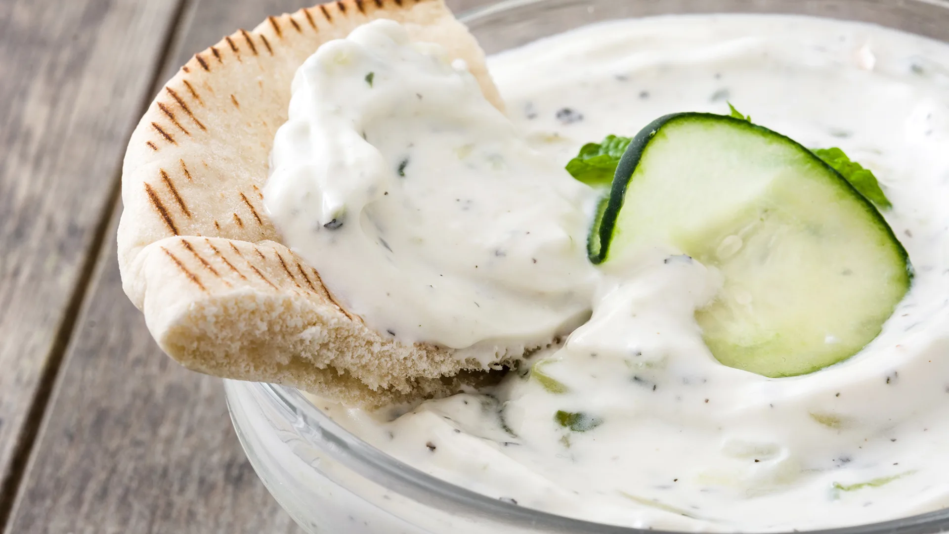 Yogurt Cucumber Dip with Pita Yogurt Cucumber Dip with Pita
