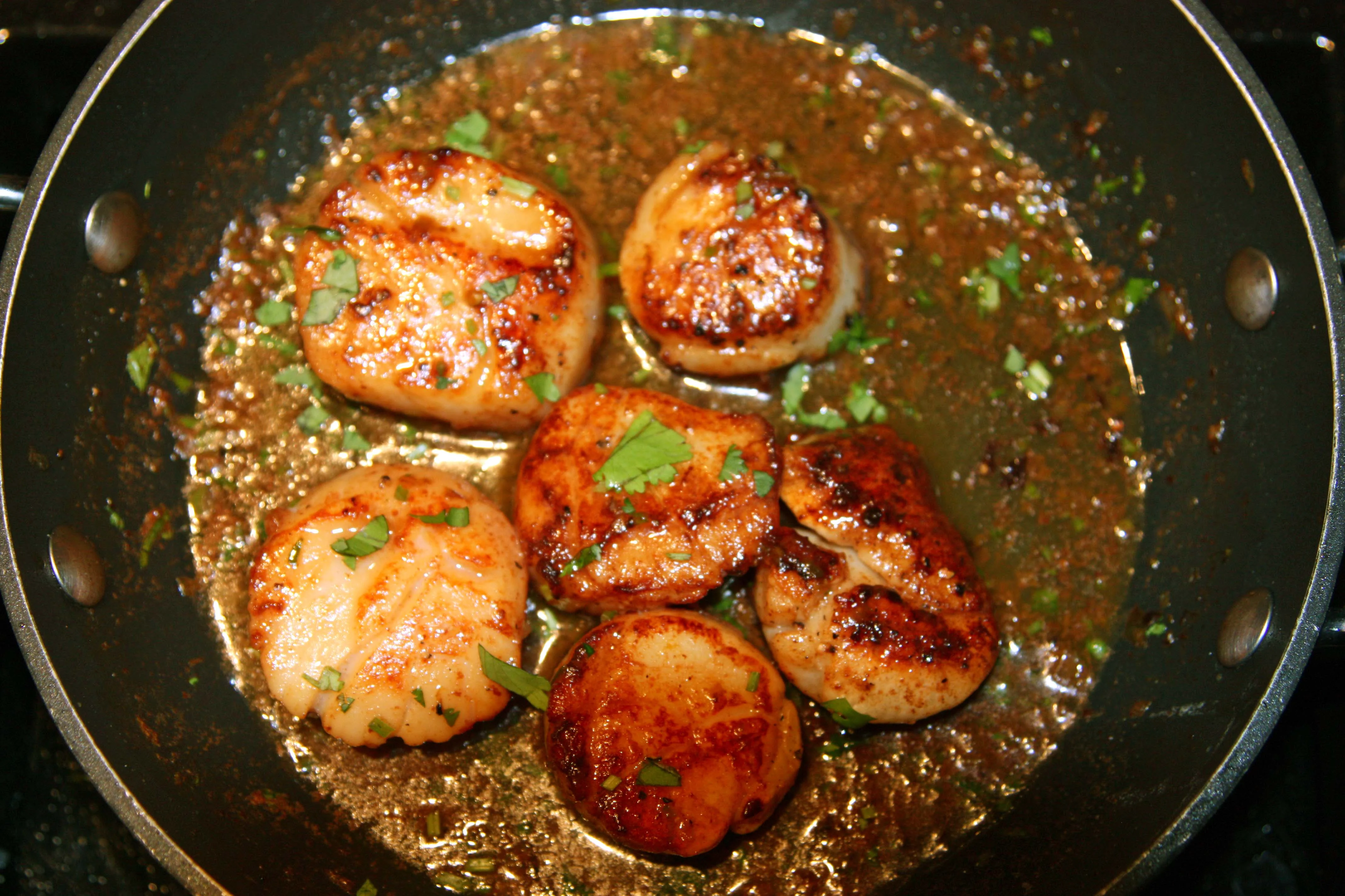 Spicy Scallop with Black Pepper Sauce