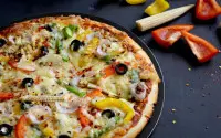 Vegetarian Thin Crust Pizza Vegetarian Thin Crust Pizza
