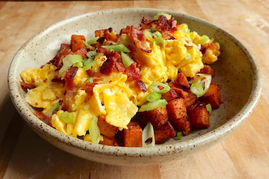 Dairy-Free Bacon Breakfast Burrito Bowl with Chipotle Salsa and Fruit Salad Dairy-Free Bacon Breakfast Burrito Bowl with Chipotle Salsa and Fruit Salad
