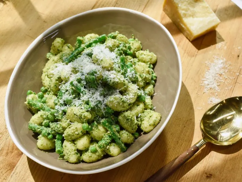 Chicken Creamy Pesto Gnocchi with Garlic Bread and Mista Salad