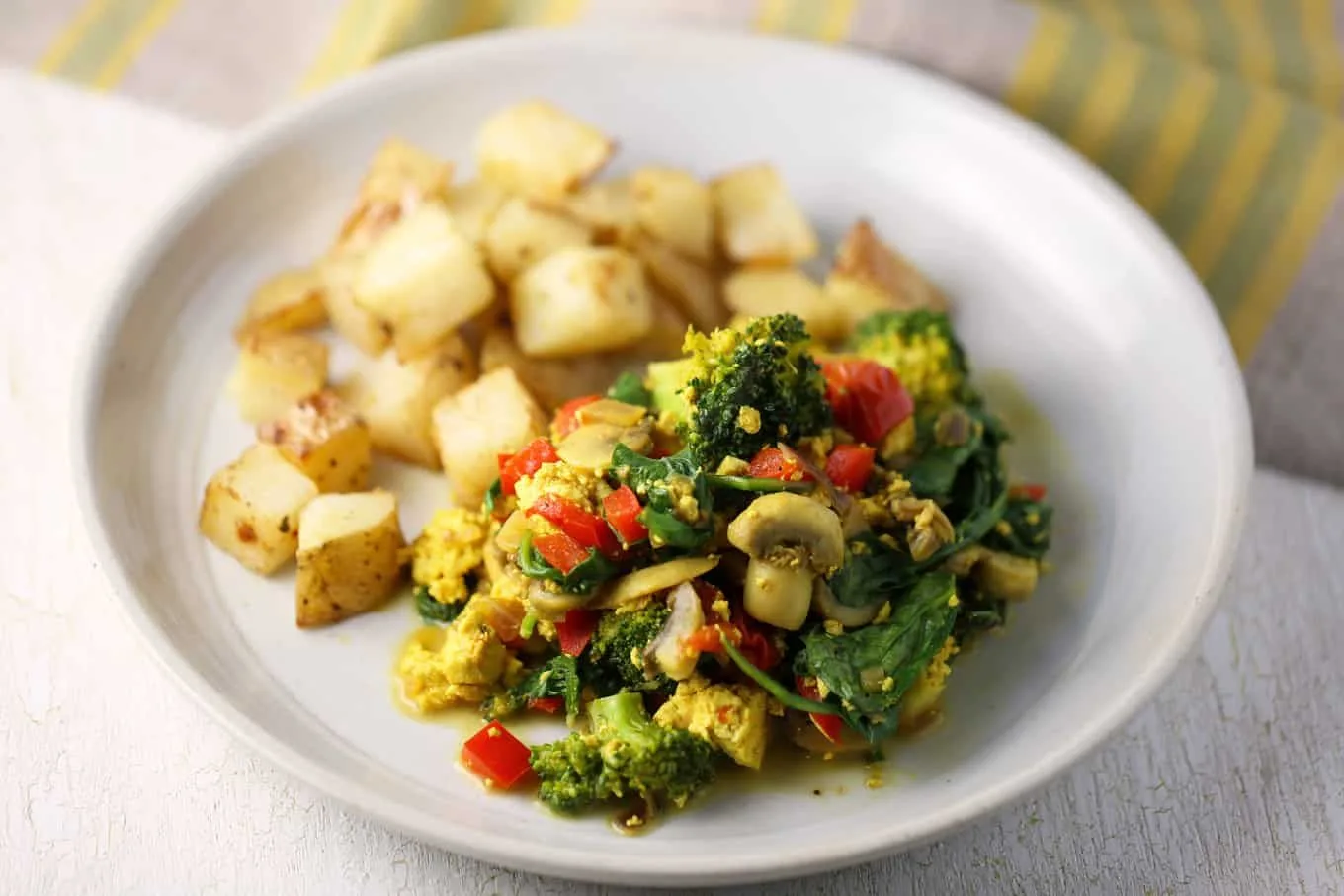 Vegeterian Veggie Scramble with Roasted Potatoes and Biscuit Vegeterian Veggie Scramble with Roasted Potatoes and Biscuit