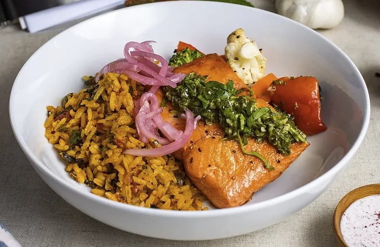 Mediterranean Salmon Rice Bowl Mediterranean Salmon Rice Bowl