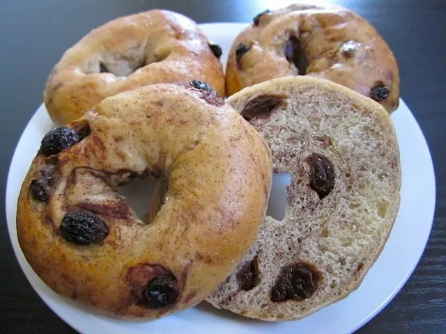 Individually Packaged: Cinnamon raisin bagels Individually Packaged: Cinnamon raisin bagels
