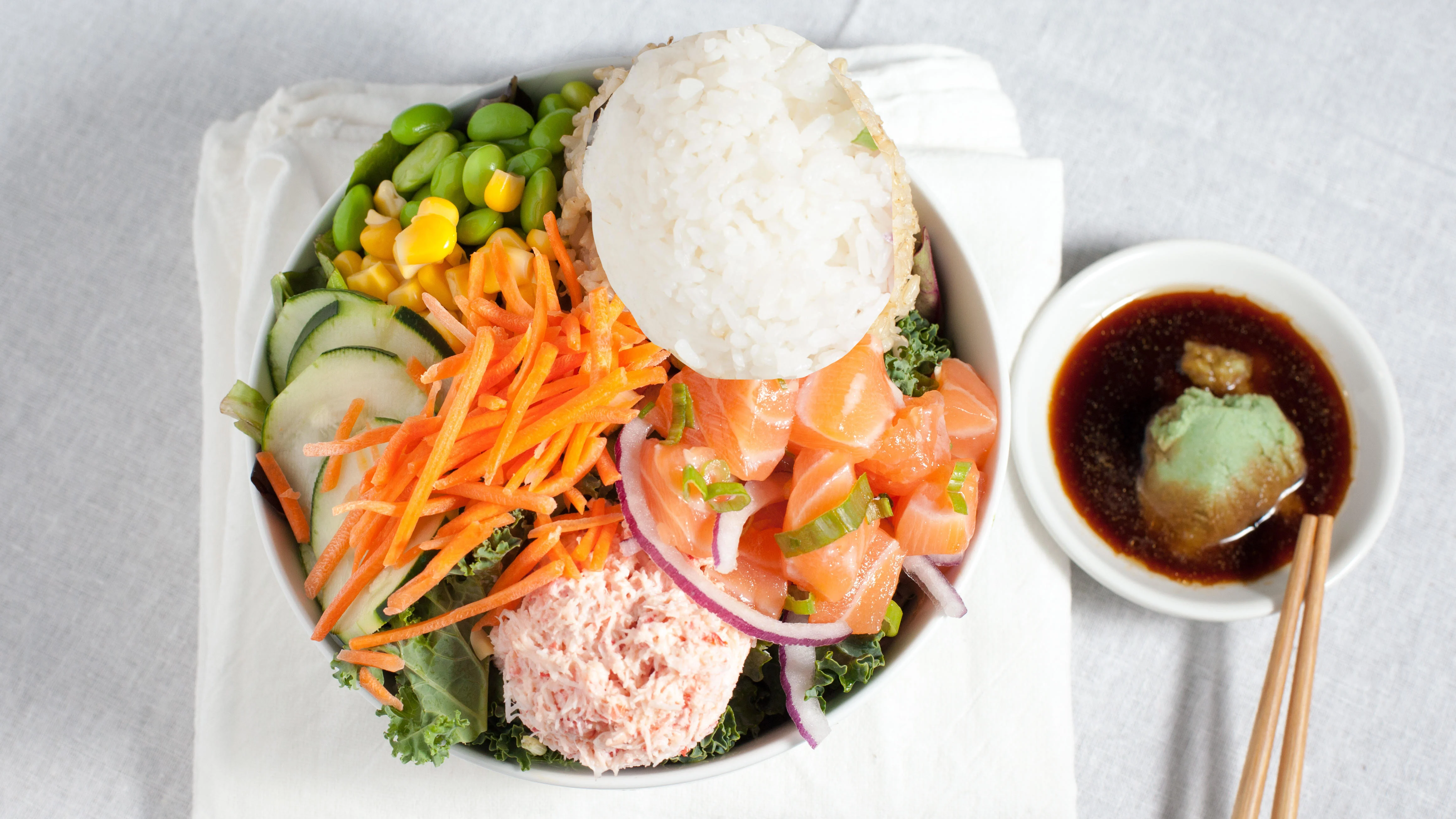 Gluten-Free California Surf Poke Mixed Green Salad Bowl with Tamari Vinaigrette Gluten-Free California Surf Poke Mixed Green Salad Bowl with Tamari Vinaigrette