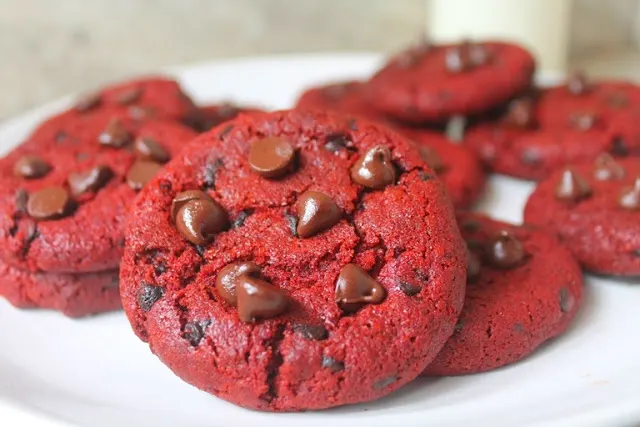 Chocolate & Red Velvet Cookie
