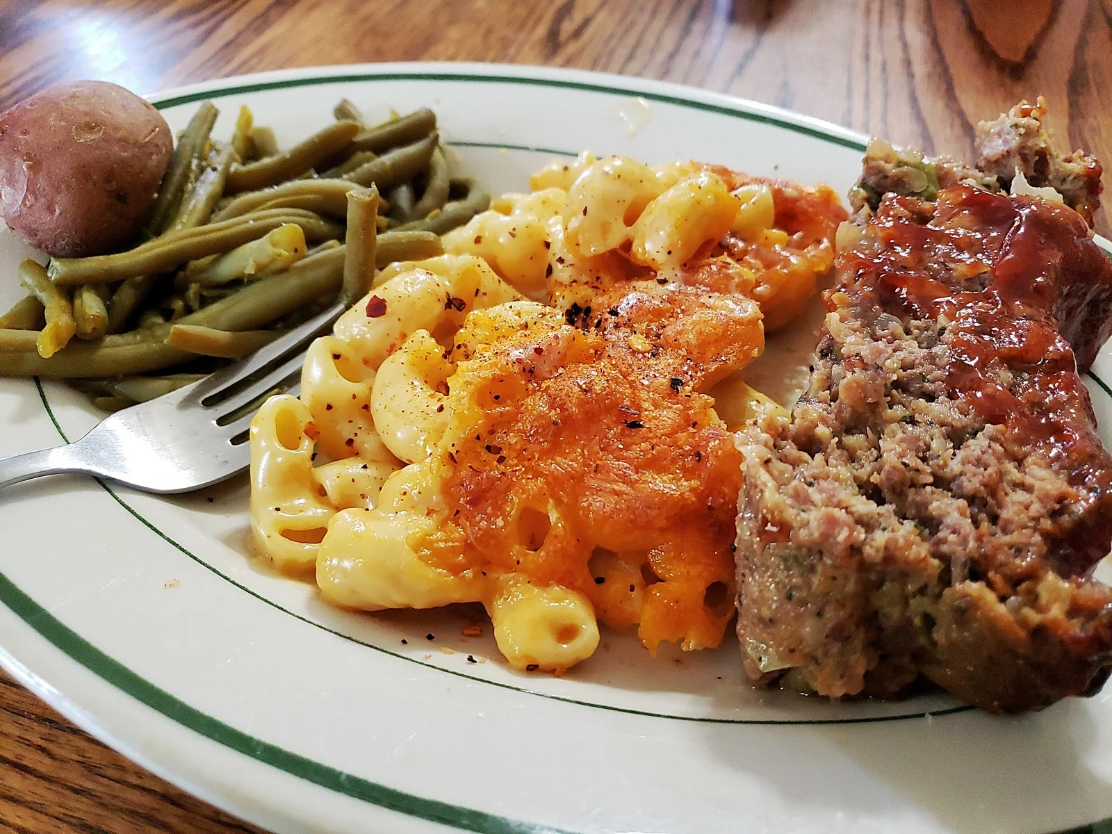 Beef Meatloaf with Mac & Cheese & Green Beans