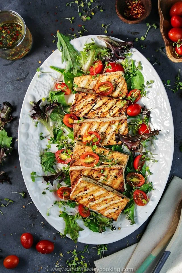 Vegetarian Grilled Tofu Mixed Green Entree Salad Box
