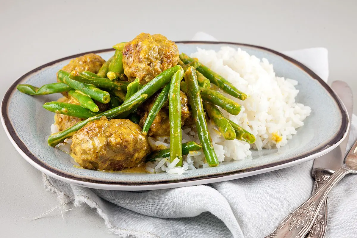 Thai Chicken Meatballs with White Rice & Thai Green Beans Thai Chicken Meatballs with White Rice & Thai Green Beans