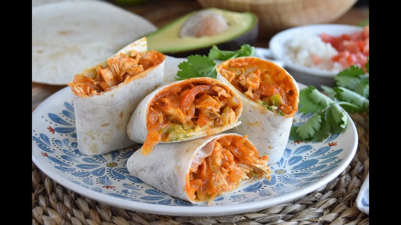 Pollo En Salsa Roja Burrito Box