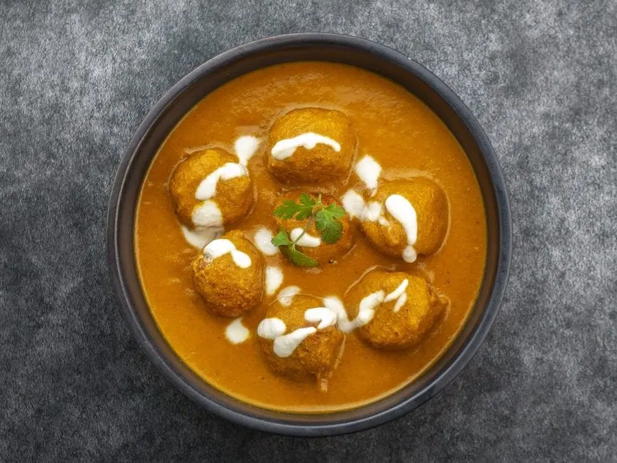 Malai Kofta, Steamed White Rice, Chana Masala & Cocktail Samosa [16oz]