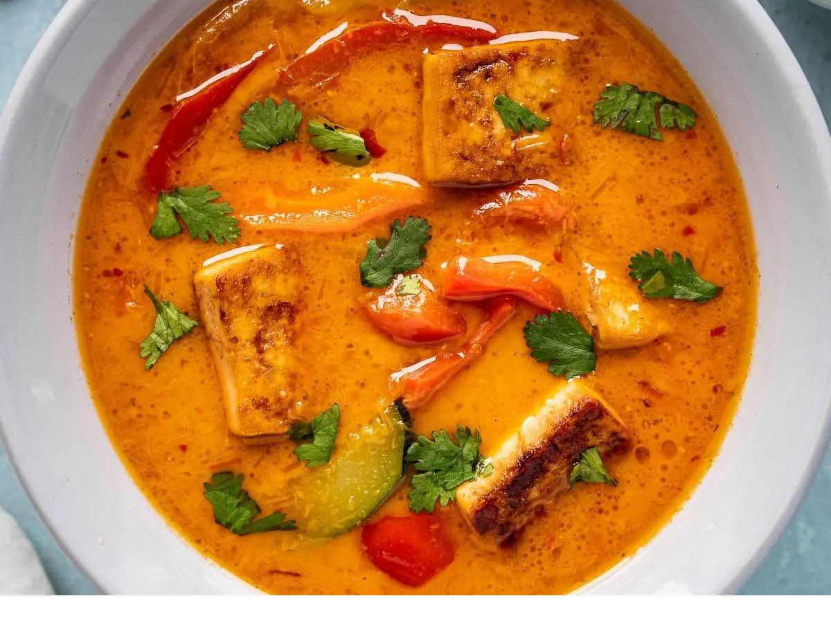Red Curry Tofu with Steamed Rice and Broccoli Red Curry Tofu with Steamed Rice and Broccoli