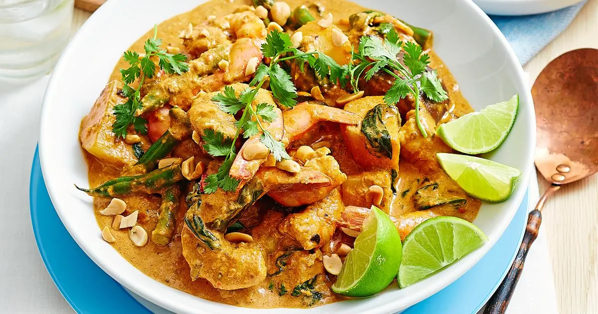 Massaman Curry with Mixed Seafood ( Squid, Shrimp and Mussels) Massaman Curry with Mixed Seafood ( Squid, Shrimp and Mussels)