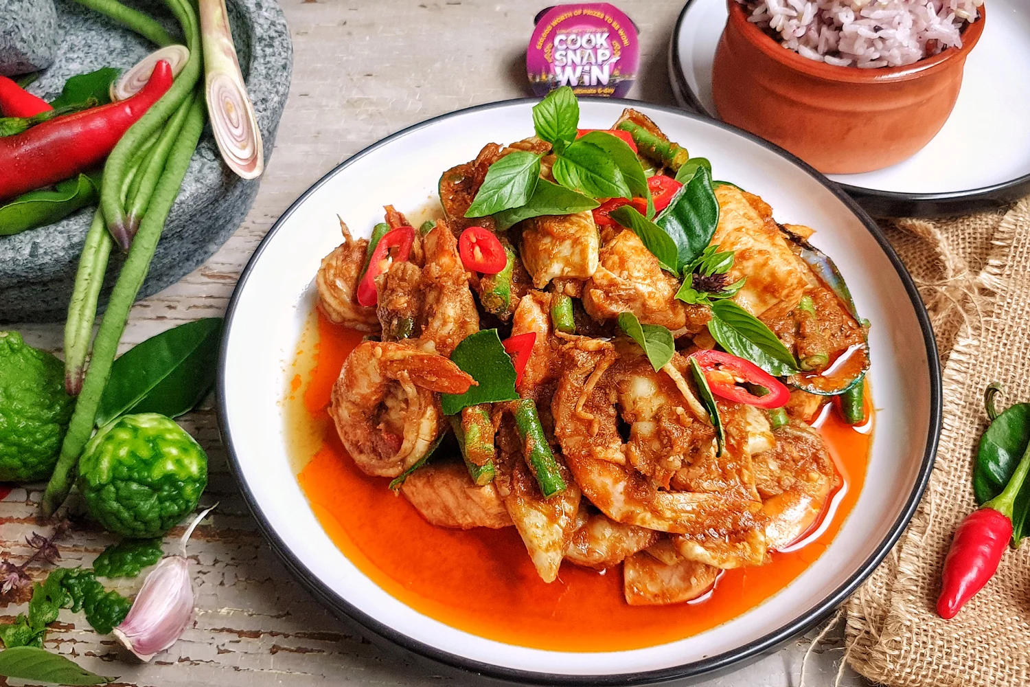 Red Curry with Mixed Seafood (squid, Shrimp and Mussels) Red Curry with Mixed Seafood (squid, Shrimp and Mussels)