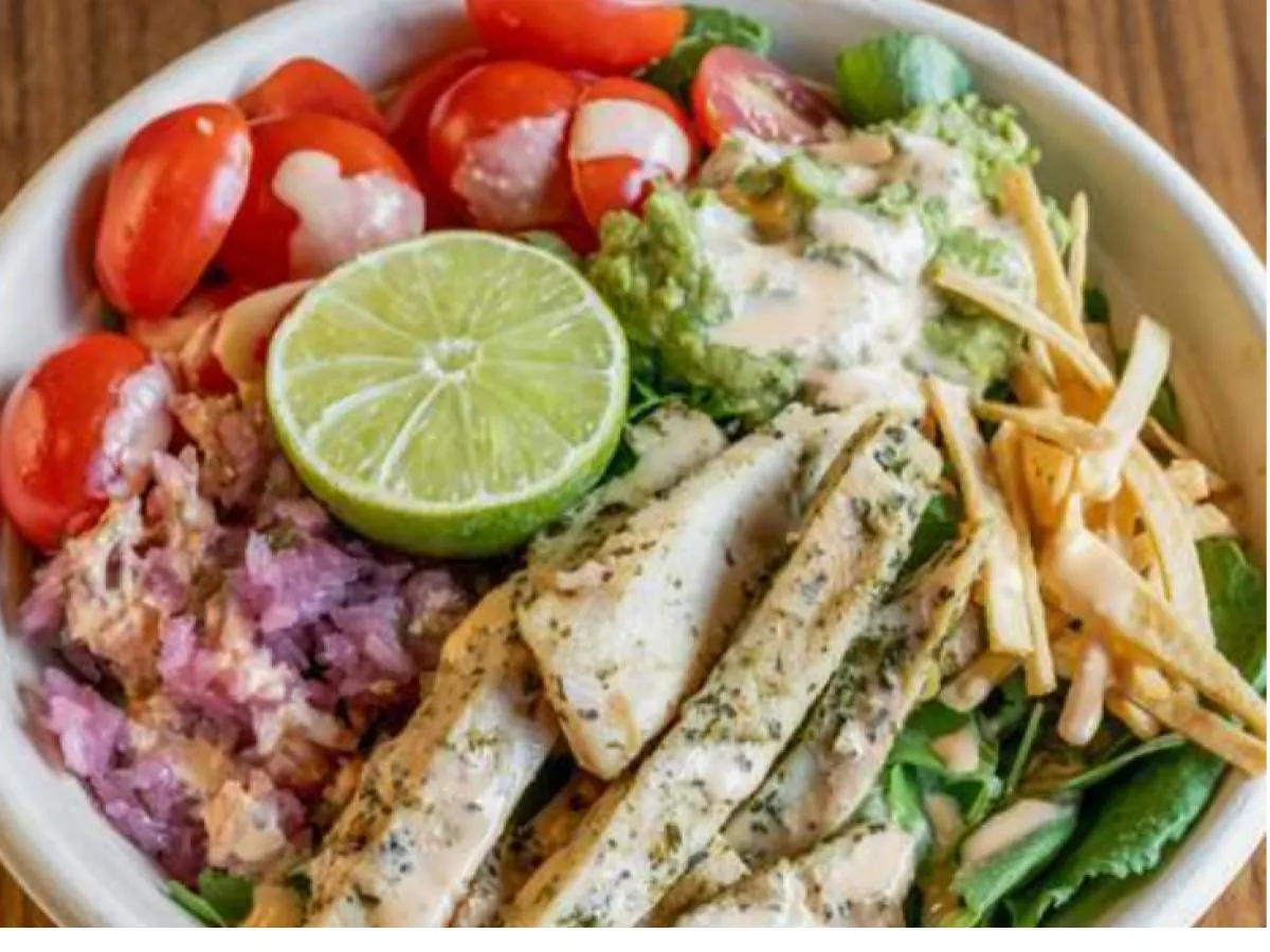 Guacamole Greens Salad with Chicken Guacamole Greens Salad with Chicken