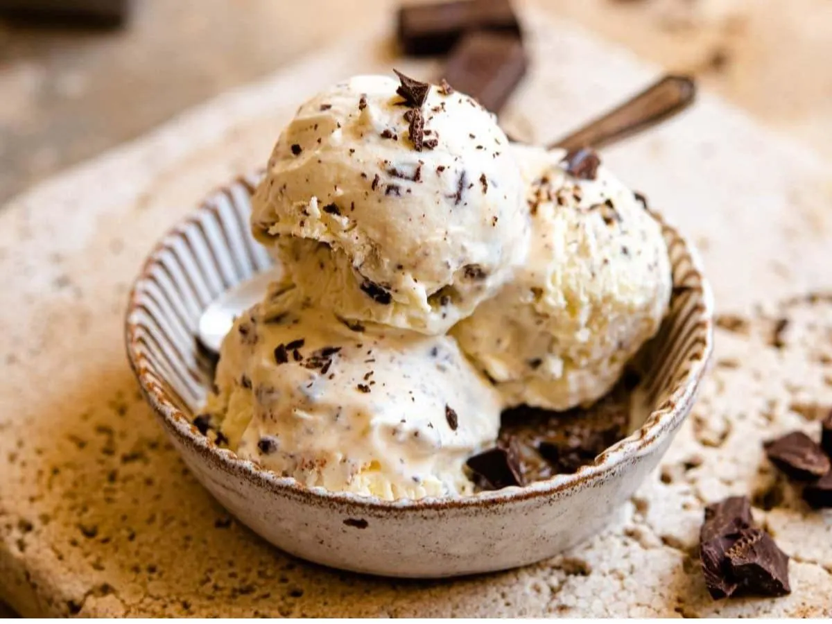 Stracciatella Italian Chocolate Chip Gelato