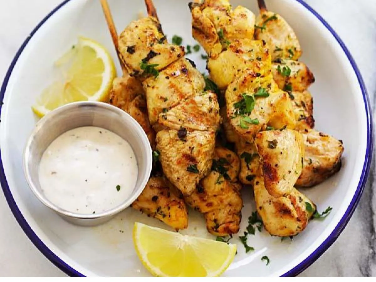 Light Carb Chicken Souvlaki Sticks With Grilled Vegetables and Tzatziki (No Pita) Light Carb Chicken Souvlaki Sticks With Grilled Vegetables and Tzatziki (No Pita)