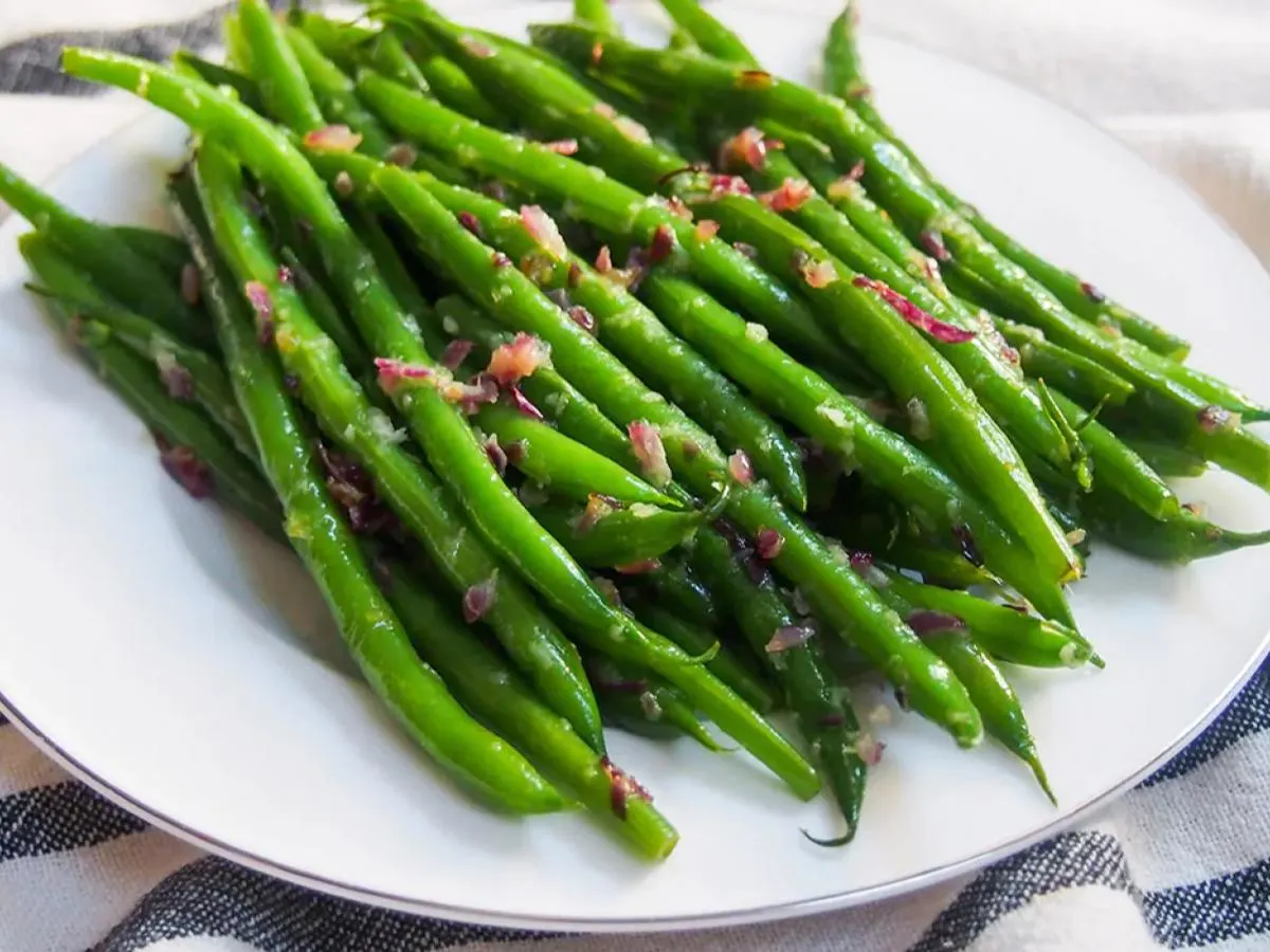 Steamed Green Beans in Garlic Confit Steamed Green Beans in Garlic Confit